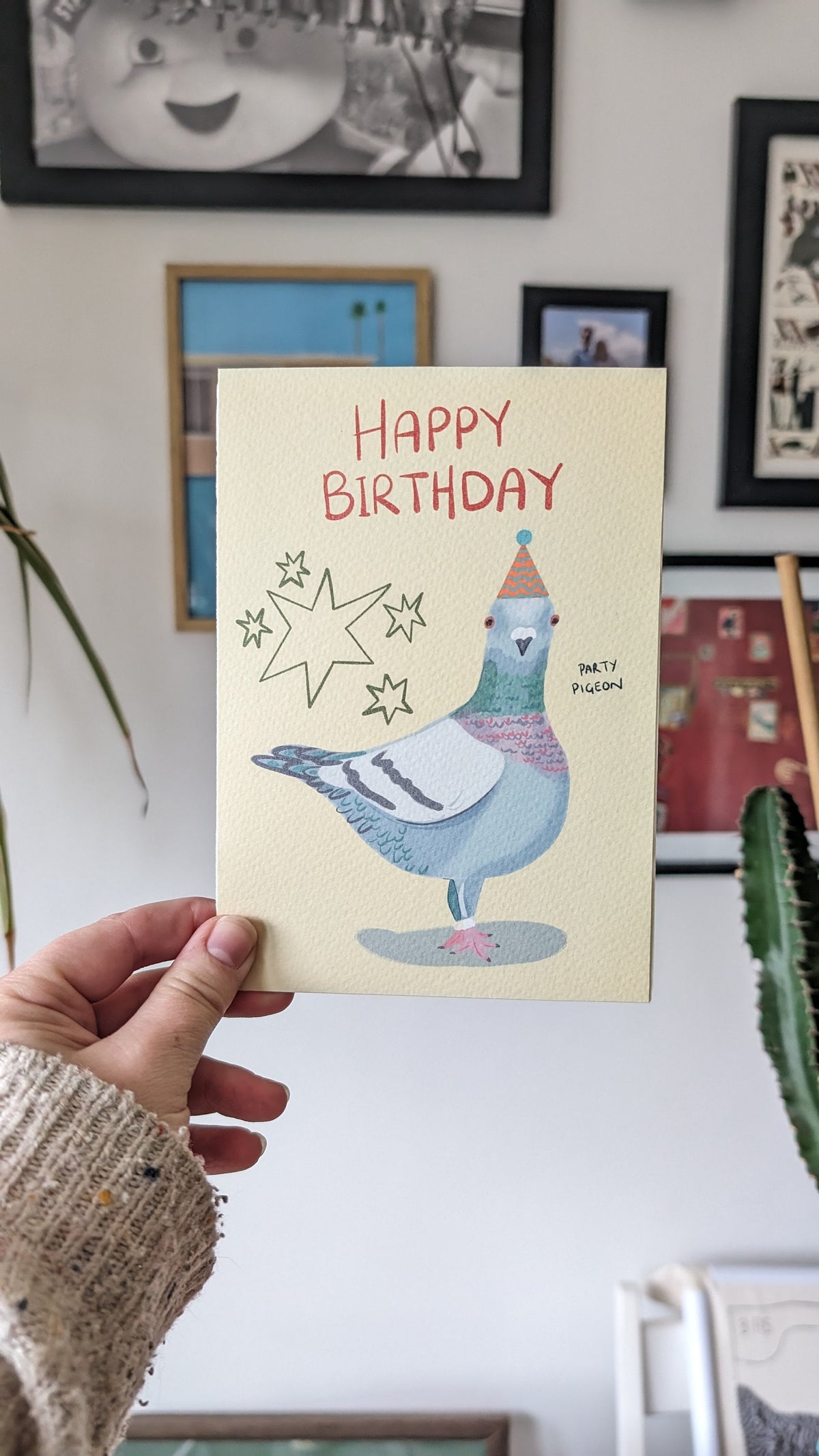 Illustrated Party Pigeon Birthday Card: Bird Lover Gift